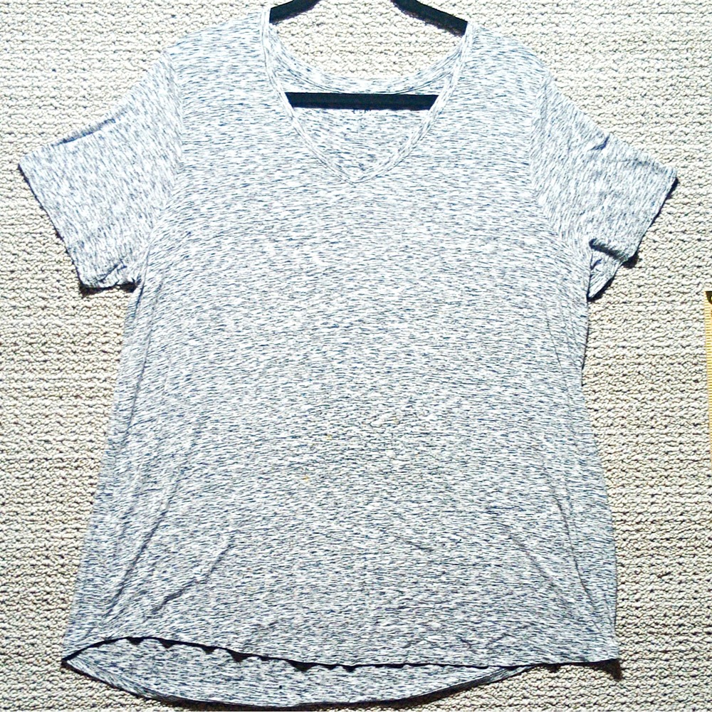 #B9. EVRI Women's Plus 1X Heather Gray V-Neck Short Sleeve Stretch Knit Tee